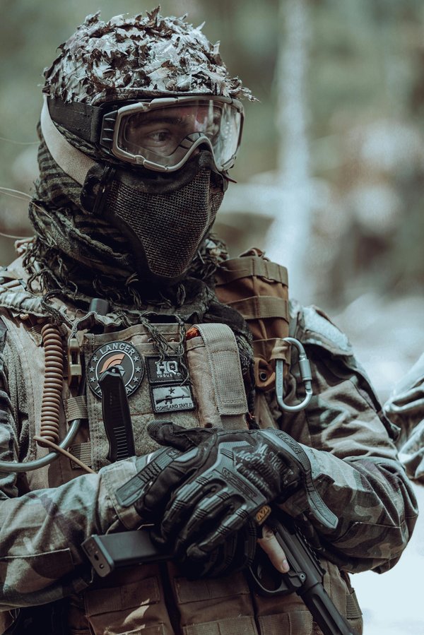 Découvrez les accessoires indispensables pour la survie militaire